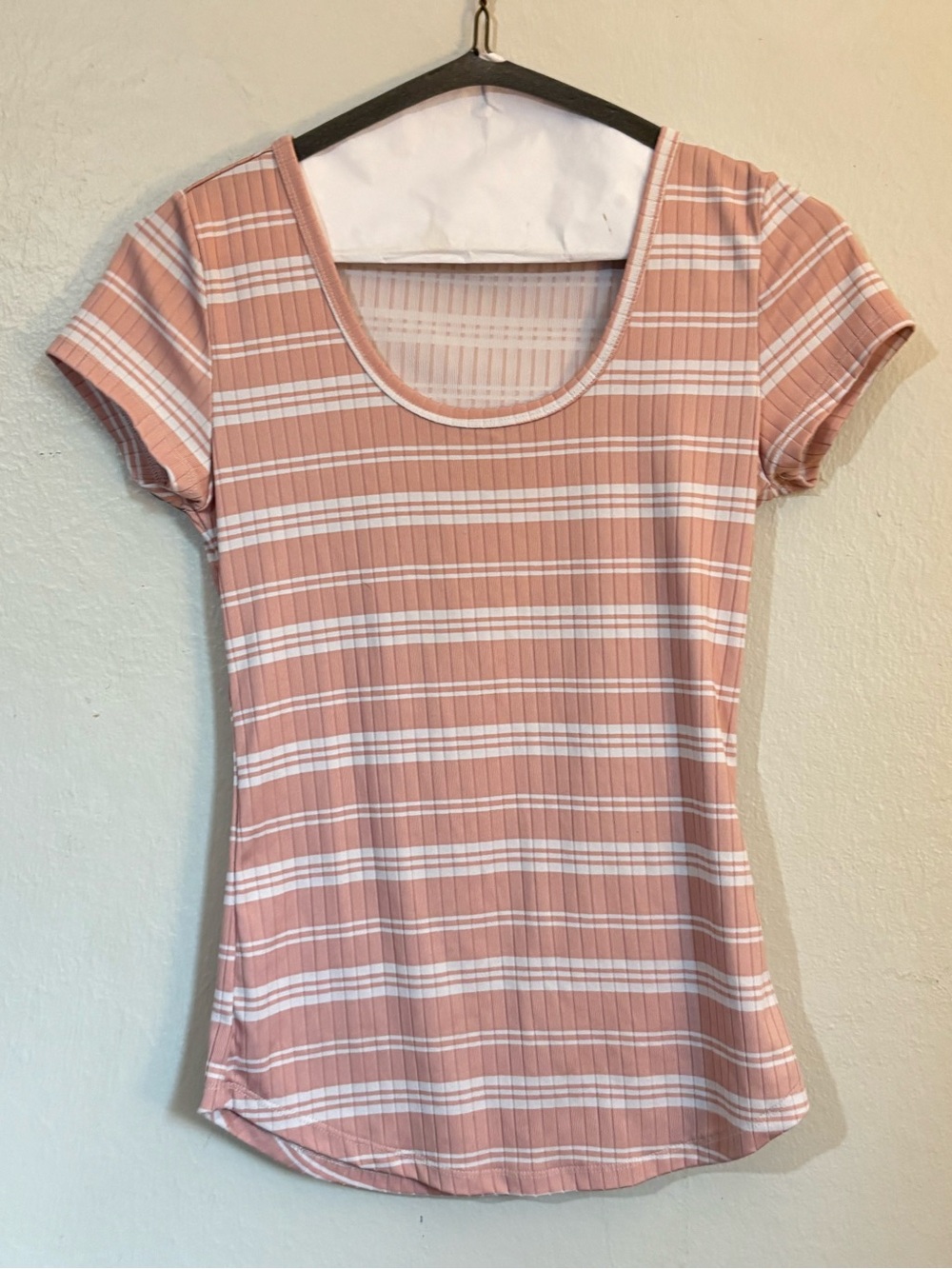 Women’s Scoop Neck Short Sleeve Tee in Dusty Pink Stripe